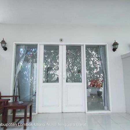 Pineapple Guest House Gili Air Dış mekan fotoğraf