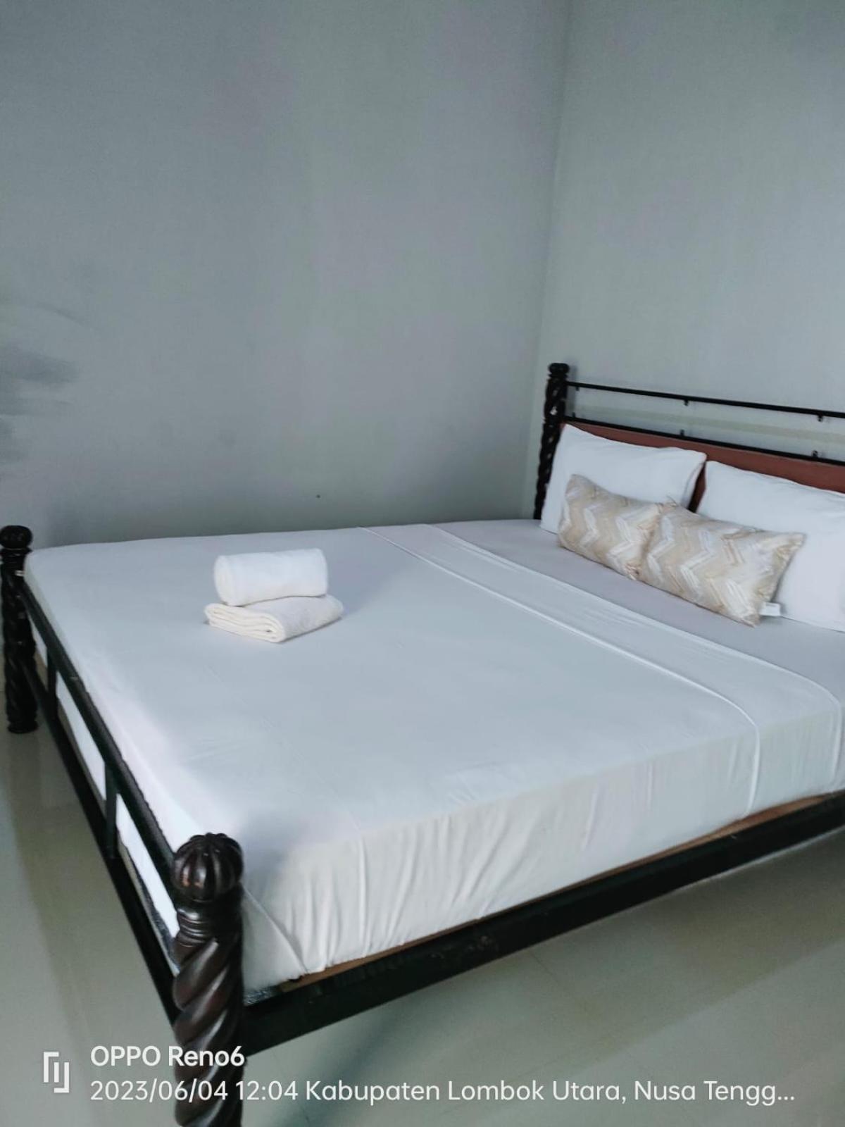 Pineapple Guest House Gili Air Dış mekan fotoğraf