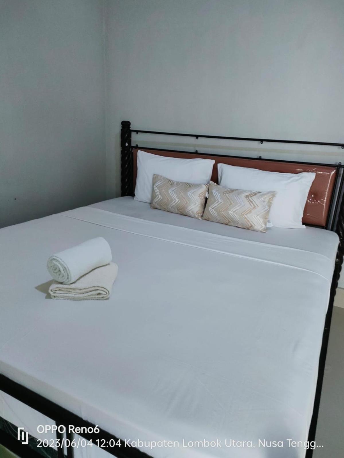 Pineapple Guest House Gili Air Dış mekan fotoğraf