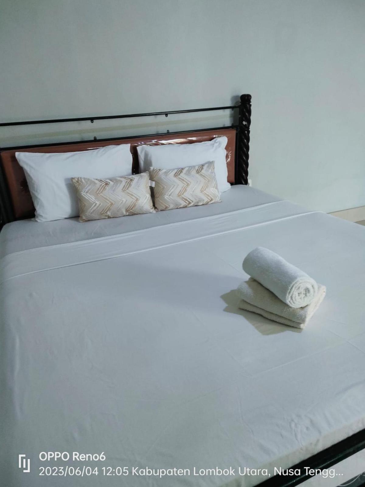 Pineapple Guest House Gili Air Dış mekan fotoğraf