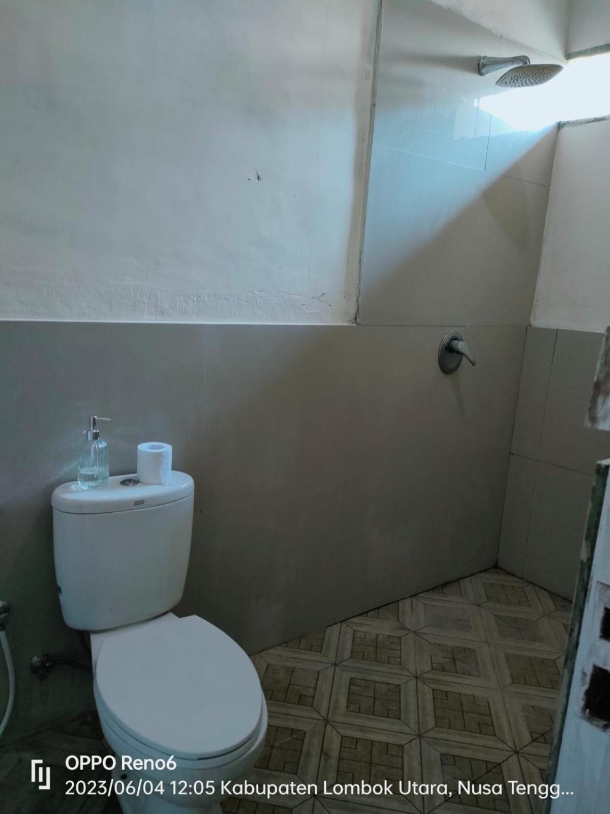 Pineapple Guest House Gili Air Dış mekan fotoğraf