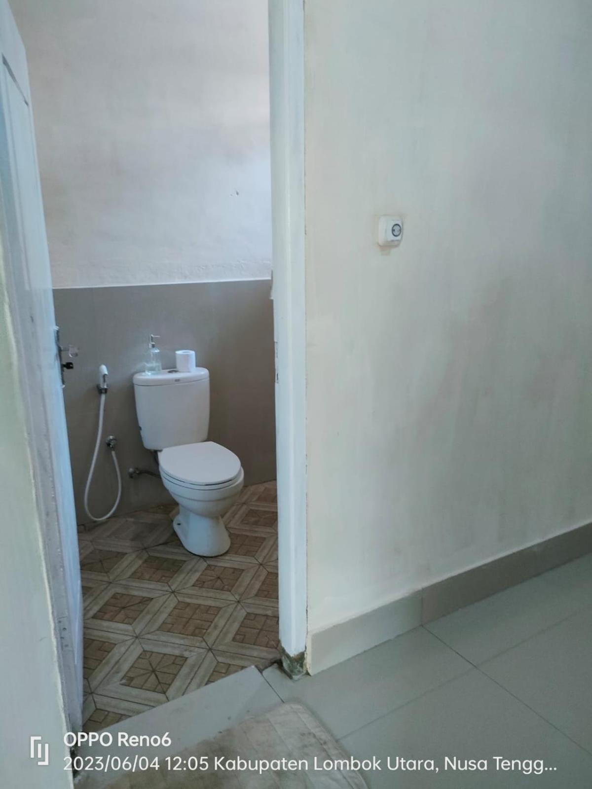 Pineapple Guest House Gili Air Dış mekan fotoğraf