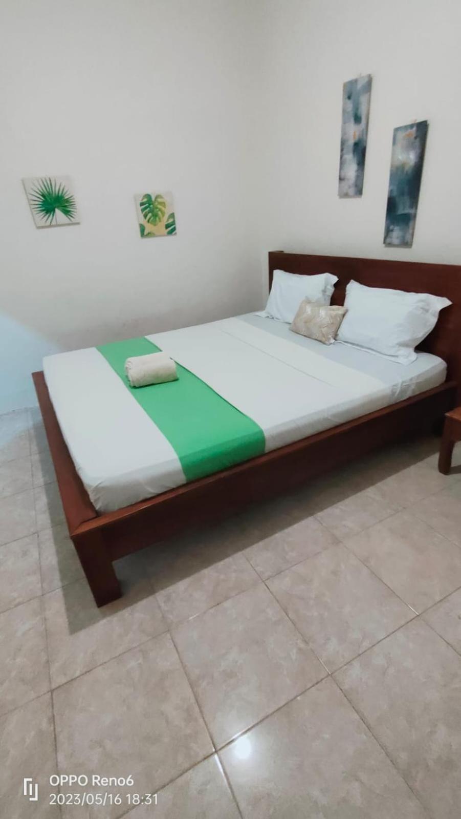 Pineapple Guest House Gili Air Oda fotoğraf